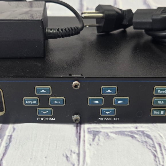 Digitech TSR 12 Studio Reverb Multi Effects Processor Rackmount - Picture 3 of 9